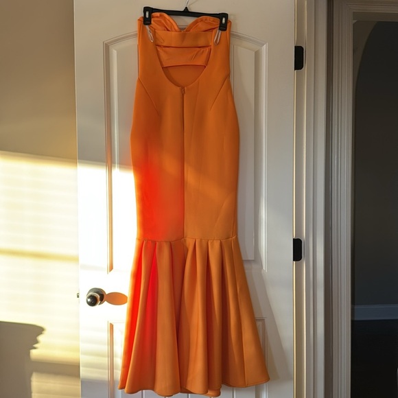 ASOS Design Gown Size 6 NWT - Picture 2 of 3